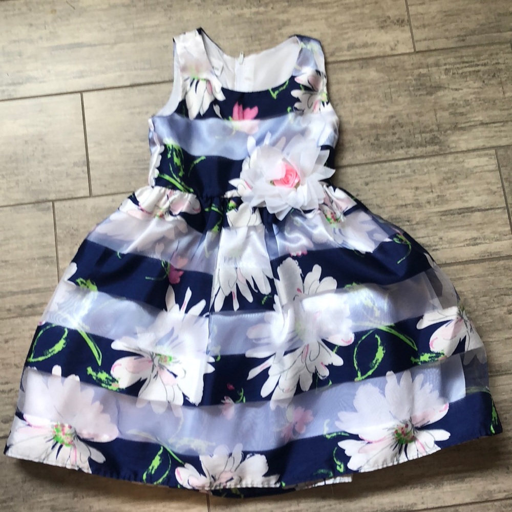 Girls dress